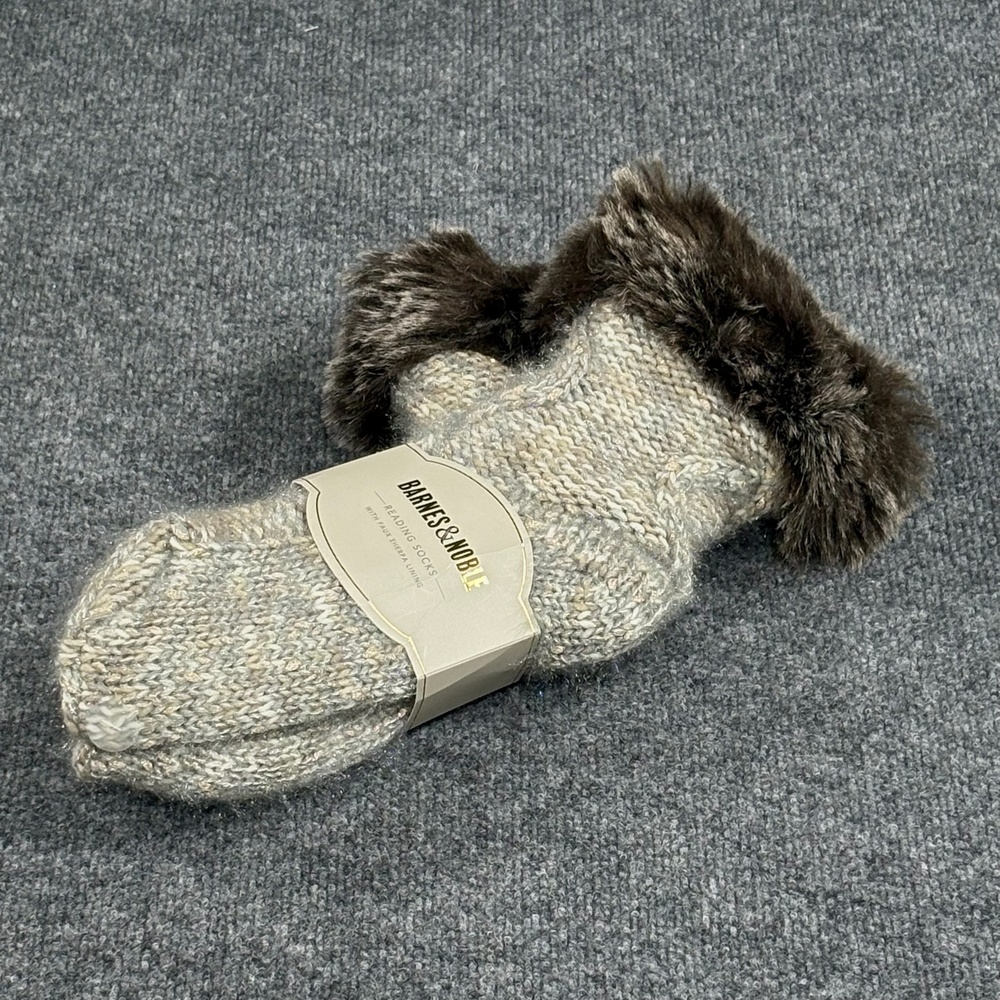 Barnes & Noble Reading Socks Womens One Size Gray Sherpa Lined Cable Knit Cozy
